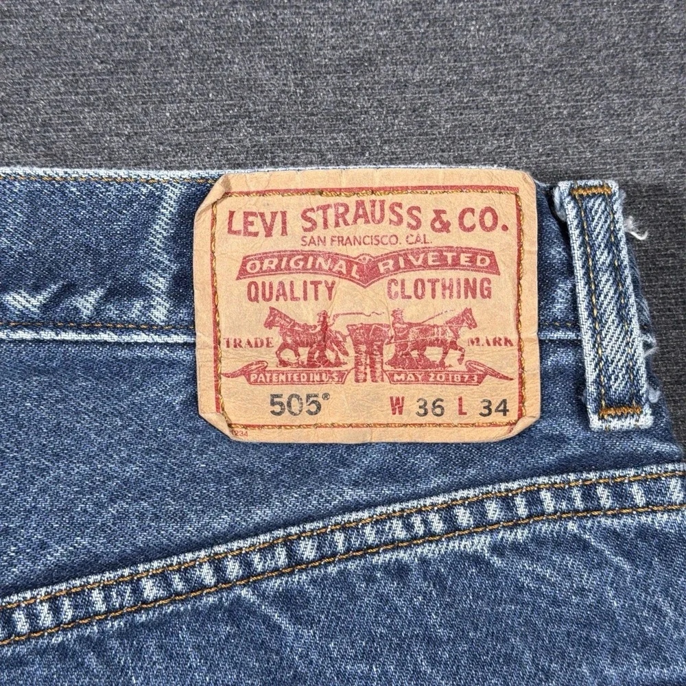 Vintage Levis Jeans Mens 34x33 Blue 505 Straight Denim Faded Workwear Y2K Grunge